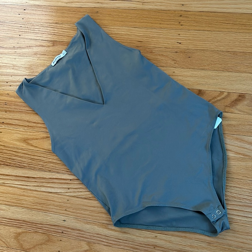 Stradivarius smoothing v neck bodysuit
